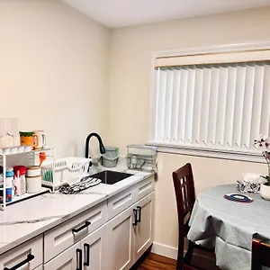 Cozy 2 Beds Spacious Rooms,close To Transit Ferienhaus