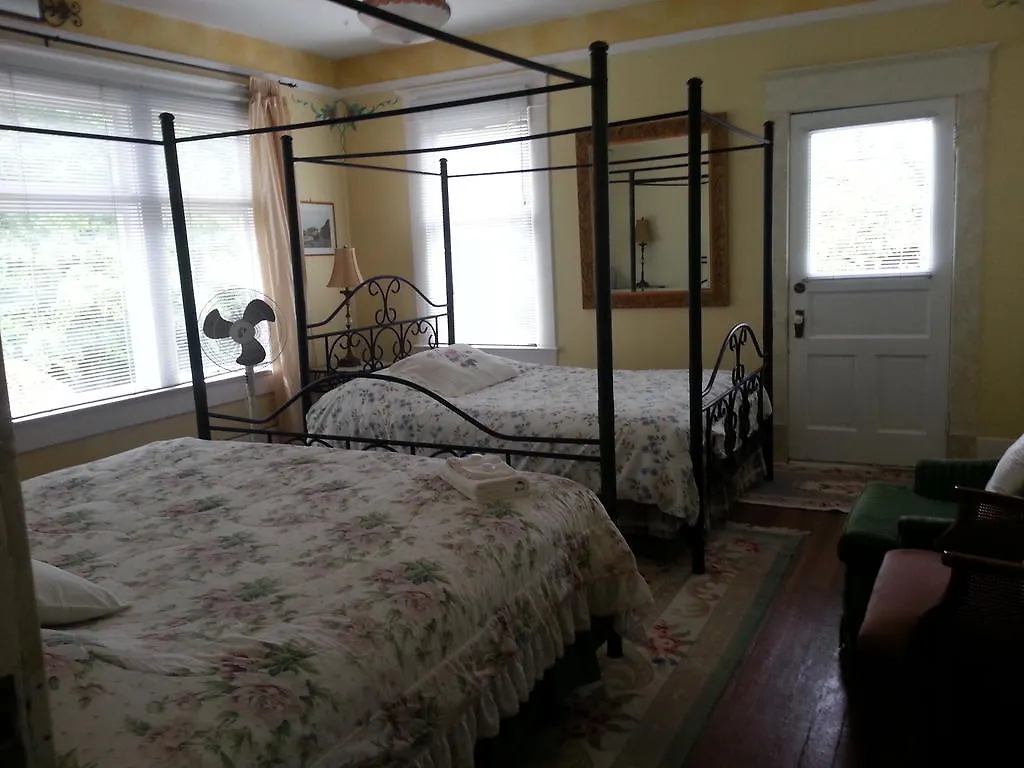 Balfour House Hotel Vancouver 3*,
